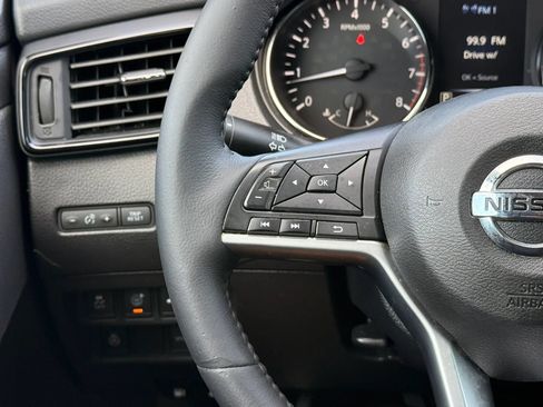 Used 2017 Nissan Rogue SV w/ SV Premium Package FWD image 15