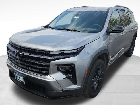 Used 2026 Chevrolet Traverse LT w/ Midnight/Sport Edition image 6