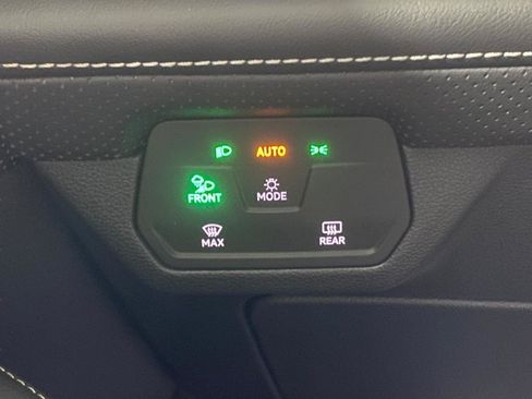 Used 2024 Volkswagen Atlas SE AWD/4WD image 27