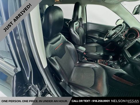 Used 2019 Jeep Compass Trailhawk AWD/4WD image 26