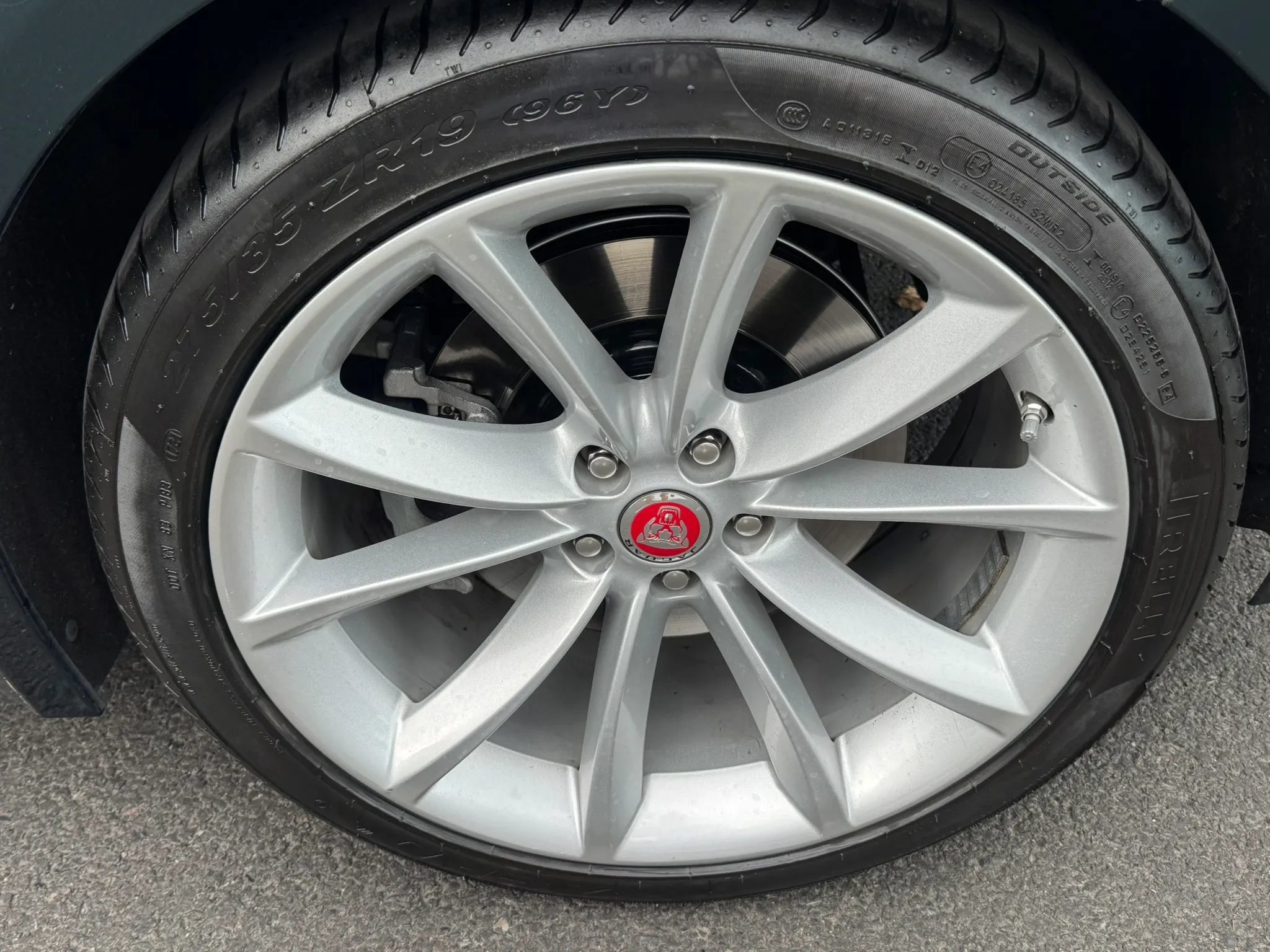 Used 2018 Jaguar F-TYPE Coupe RWD image 13