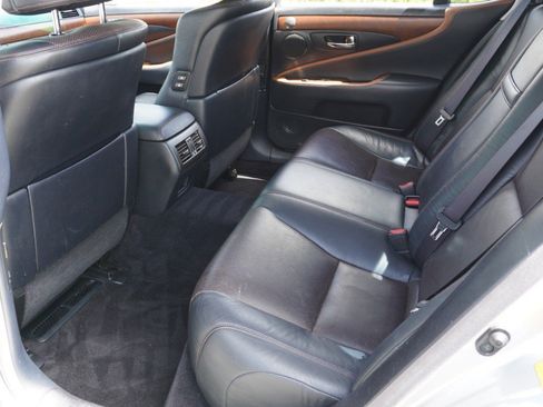 Used 2010 Lexus LS 460 w/ Sport Pkg RWD image 32