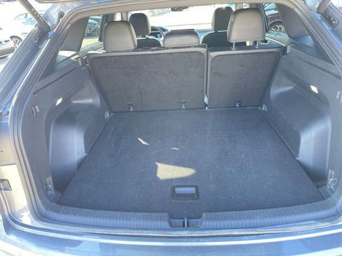 Used 2025 Volkswagen Atlas Cross Sport SE image 31