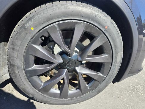 Used 2024 Tesla Model X image 9