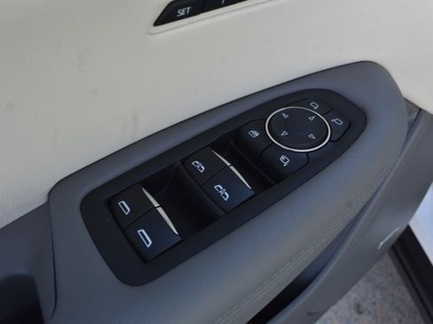 Used 2024 Cadillac XT6 Premium Luxury w/ Technology Package image 13