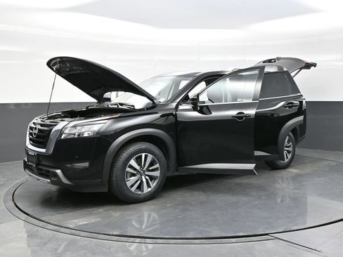 Used 2025 Nissan Pathfinder SL image 52