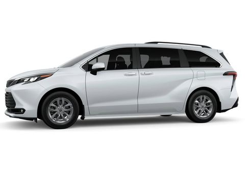 New 2026 Toyota Sienna XLE image 3