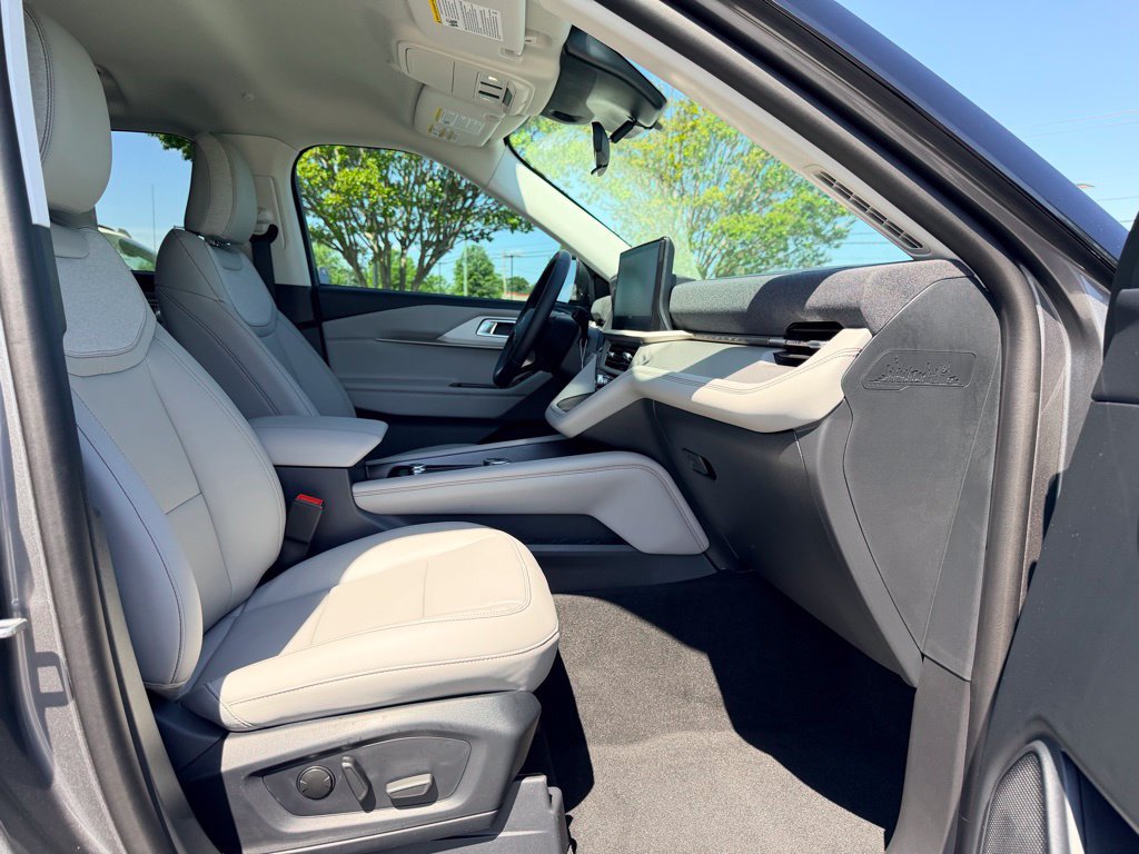 New 2026 Ford Explorer Active w/ Active Comfort Package RWD image 9