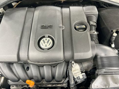 Used 2011 Volkswagen Golf 4-Door FWD image 23