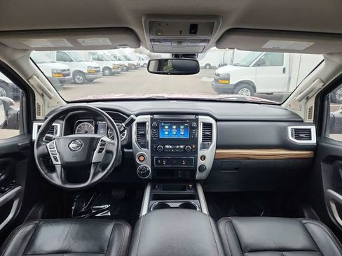 Used 2018 Nissan Titan SL image 35