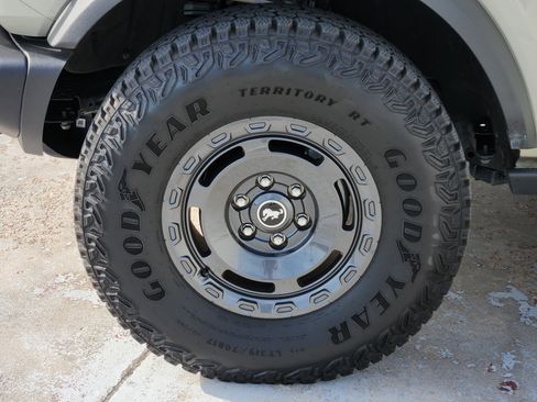 Used 2025 Ford Bronco Badlands AWD/4WD image 14