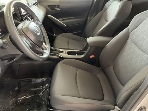 Used 2025 Toyota Corolla Cross LE image 24