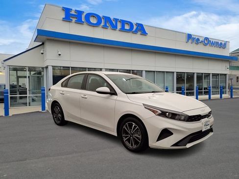 Used 2024 Kia Forte LXS FWD image 3
