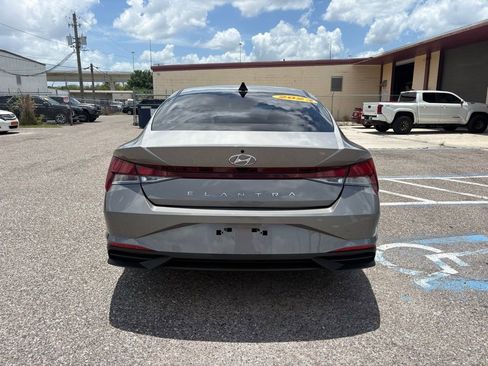 Used 2023 Hyundai Elantra SEL FWD image 4