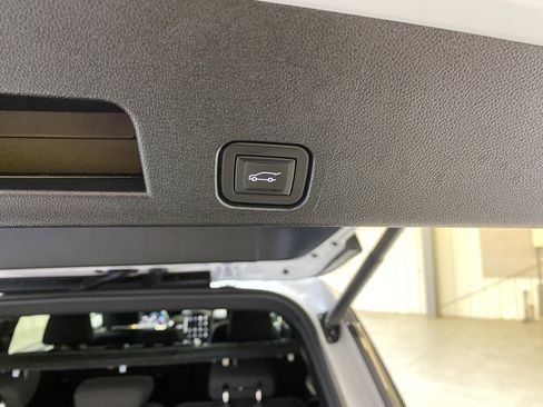 Used 2025 GMC Acadia Elevation image 33