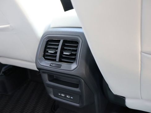 New 2026 Volkswagen Taos SE image 15