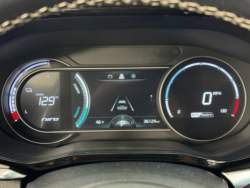 Used 2020 Kia Niro EX image 17