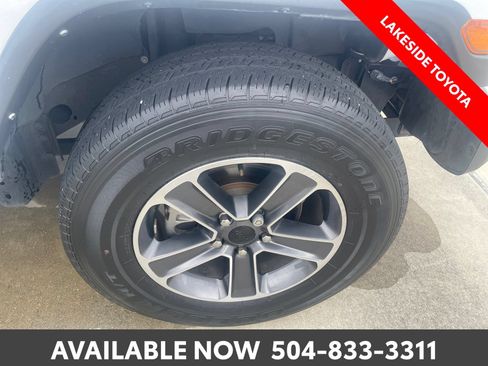 Used 2023 Jeep Wrangler Unlimited Sahara AWD/4WD image 10