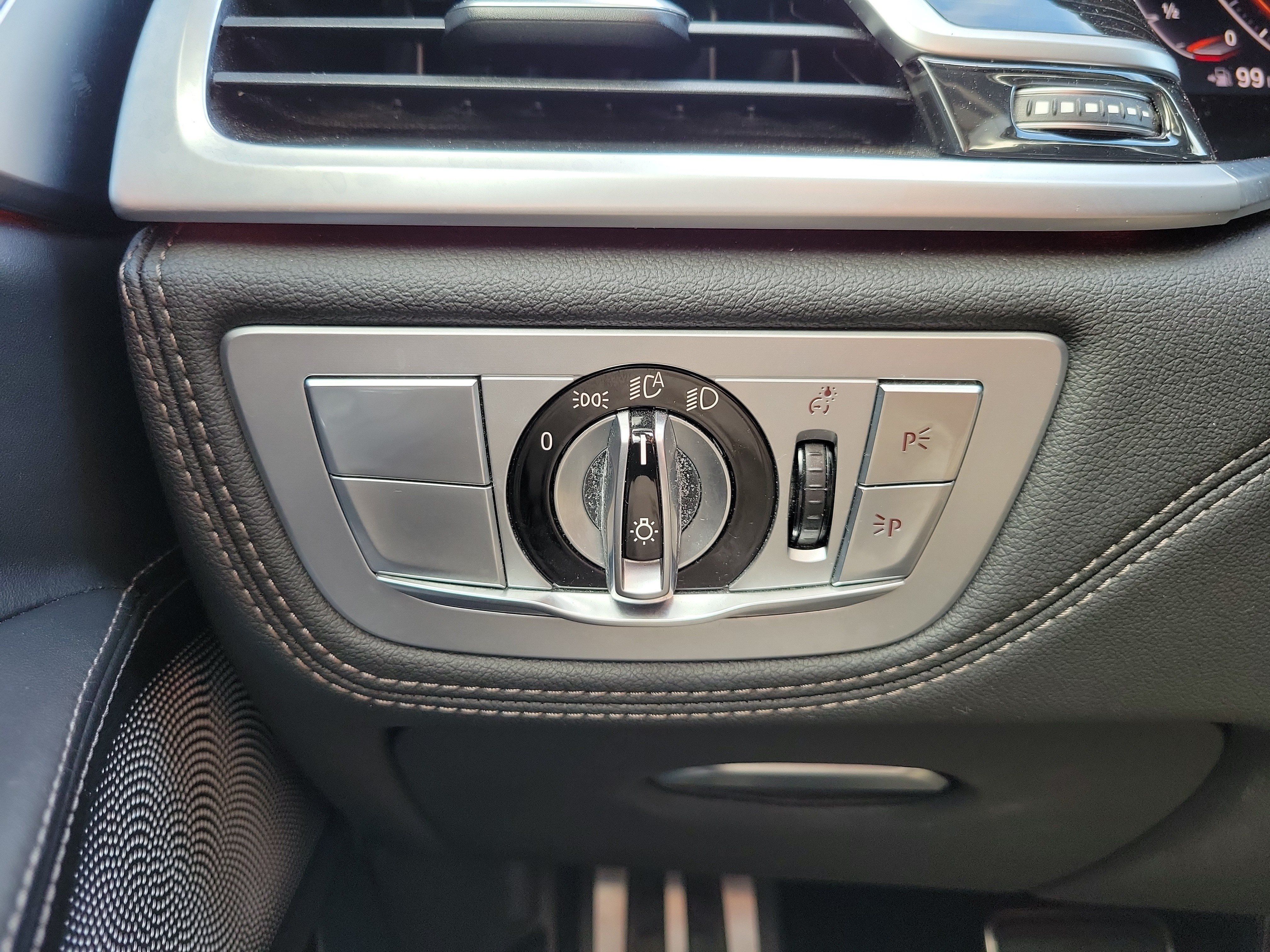 Used 2020 BMW 750i xDrive w/ Executive Package AWD/4WD image 26