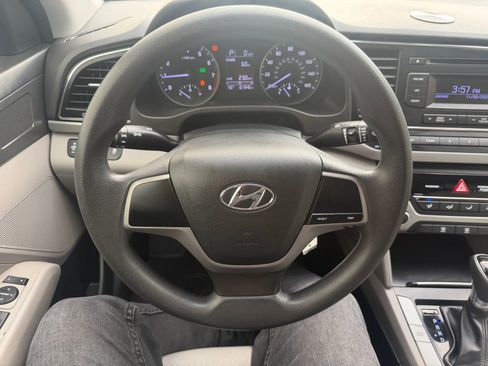 Used 2017 Hyundai Elantra SE image 12