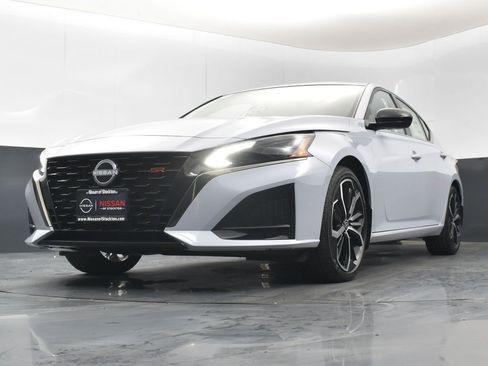 New 2025 Nissan Altima 2.5 SR image 37