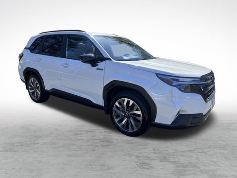 Used 2025 Subaru Forester Touring image 4