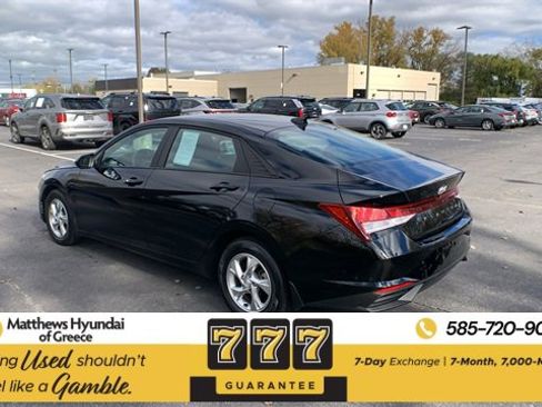 Used 2023 Hyundai Elantra SE image 3