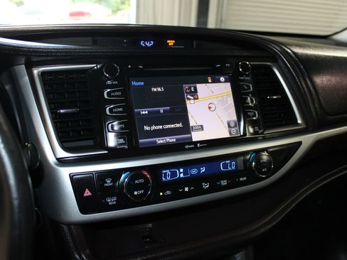Used 2015 Toyota Highlander Limited Platinum FWD image 16
