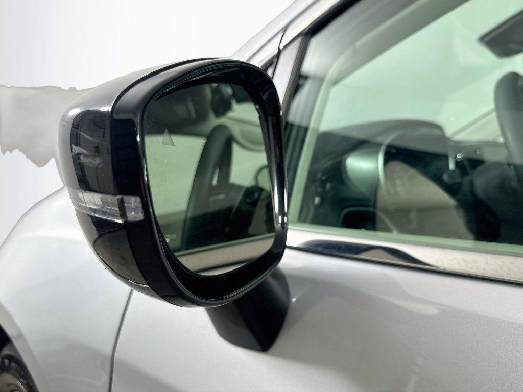 Used 2024 Chrysler Pacifica Touring-L FWD image 40