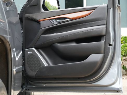 Used 2019 Cadillac Escalade Premium Luxury AWD/4WD image 40