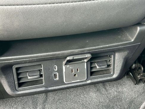 Used 2025 GMC Sierra 1500 SLT image 15