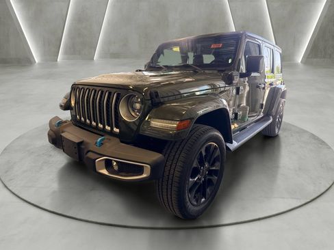 Used 2023 Jeep Wrangler Unlimited Sahara w/ Cold Weather Group AWD/4WD image 3