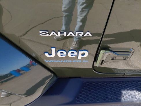 Used 2023 Jeep Wrangler Unlimited Sahara w/ Cold Weather Group image 33