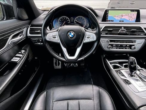 Used 2019 BMW 740i w/ M Sport Package image 8