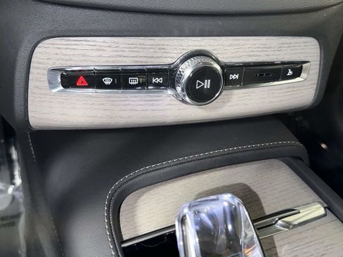 Used 2024 Volvo XC60 B5 Plus w/ Climate Package AWD/4WD image 25