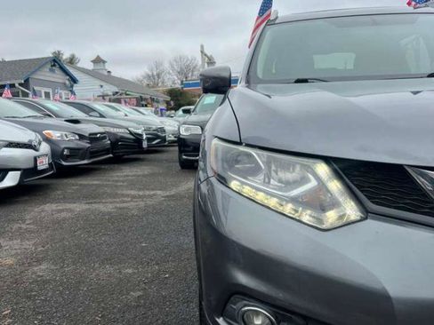 Used 2016 Nissan Rogue SL w/ SL Premium Package image 2