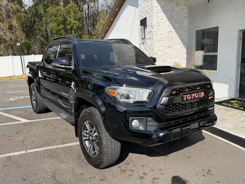 Used 2017 Toyota Tacoma TRD Off-Road image 23