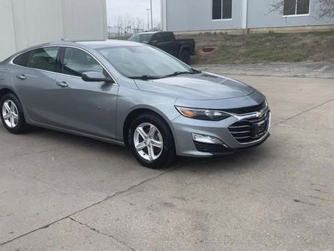 Used 2023 Chevrolet Malibu LT image 2
