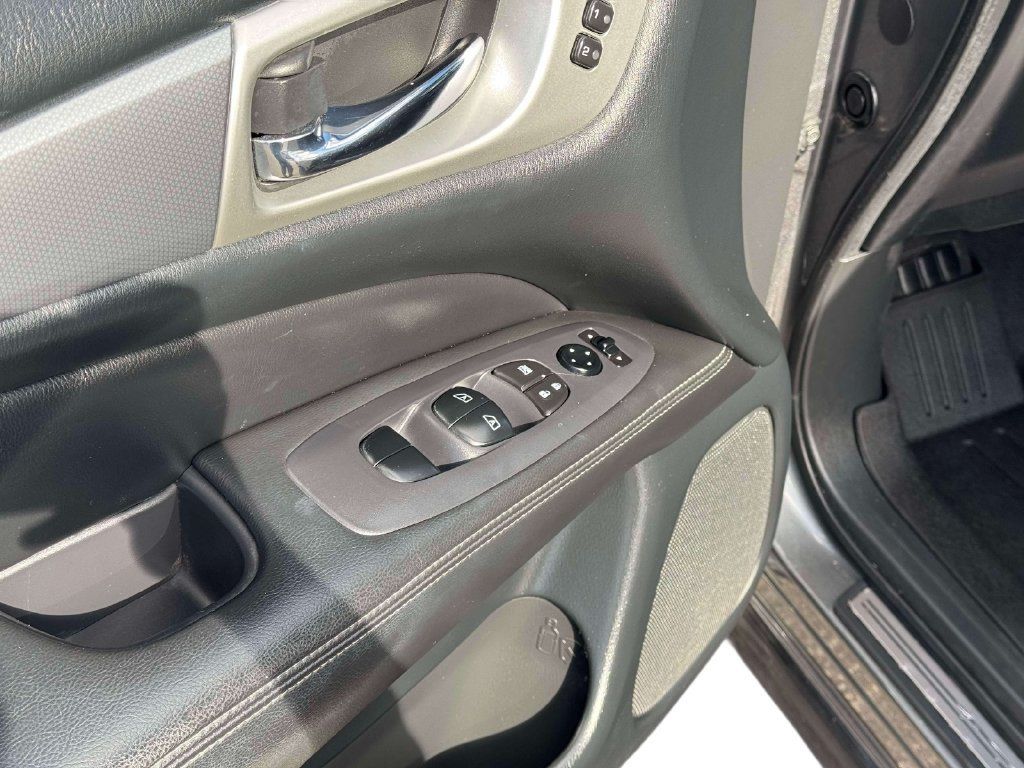 Used 2020 Nissan Pathfinder SL w/ Cargo Package AWD/4WD image 16
