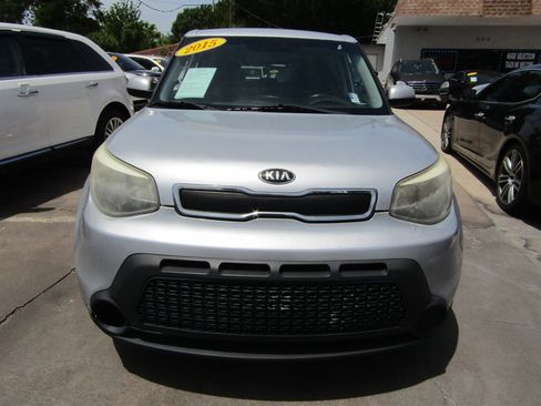 Used 2015 Kia Soul FWD image 2