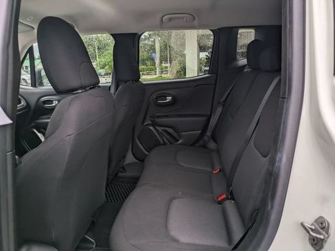 Used 2023 Jeep Renegade Latitude AWD/4WD image 14