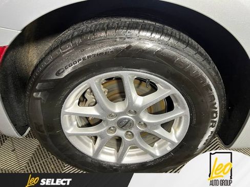 Used 2023 Chrysler Pacifica Touring-L FWD image 23