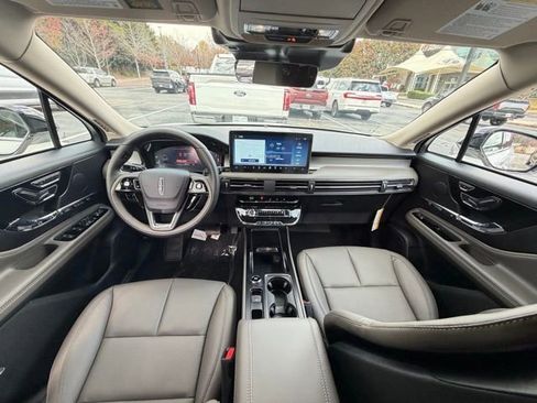 New 2026 Lincoln Corsair Premiere image 11
