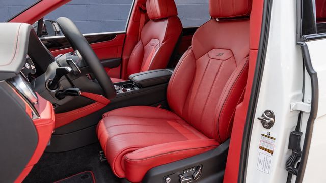 Used 2023 Bentley Bentayga AWD/4WD image 10