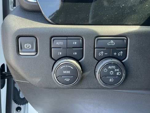 Used 2025 Chevrolet Silverado 1500 RST w/ Z71 Off-Road Package AWD/4WD image 11