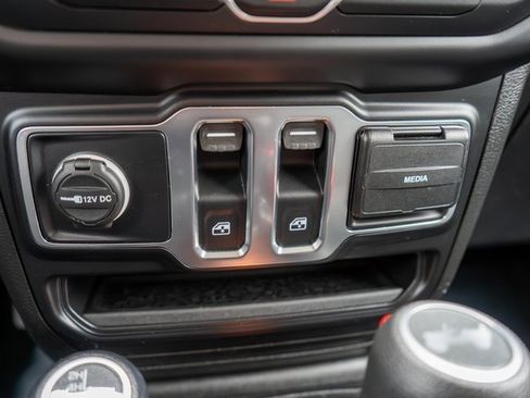 Used 2020 Jeep Wrangler Sport image 23