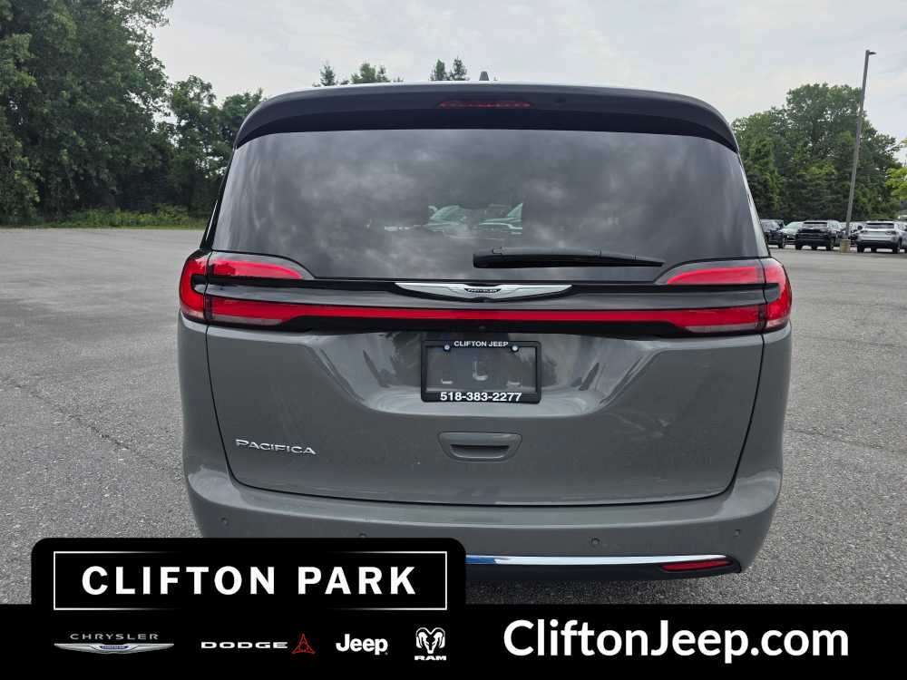 Certified 2025 Chrysler Pacifica Select FWD image 5