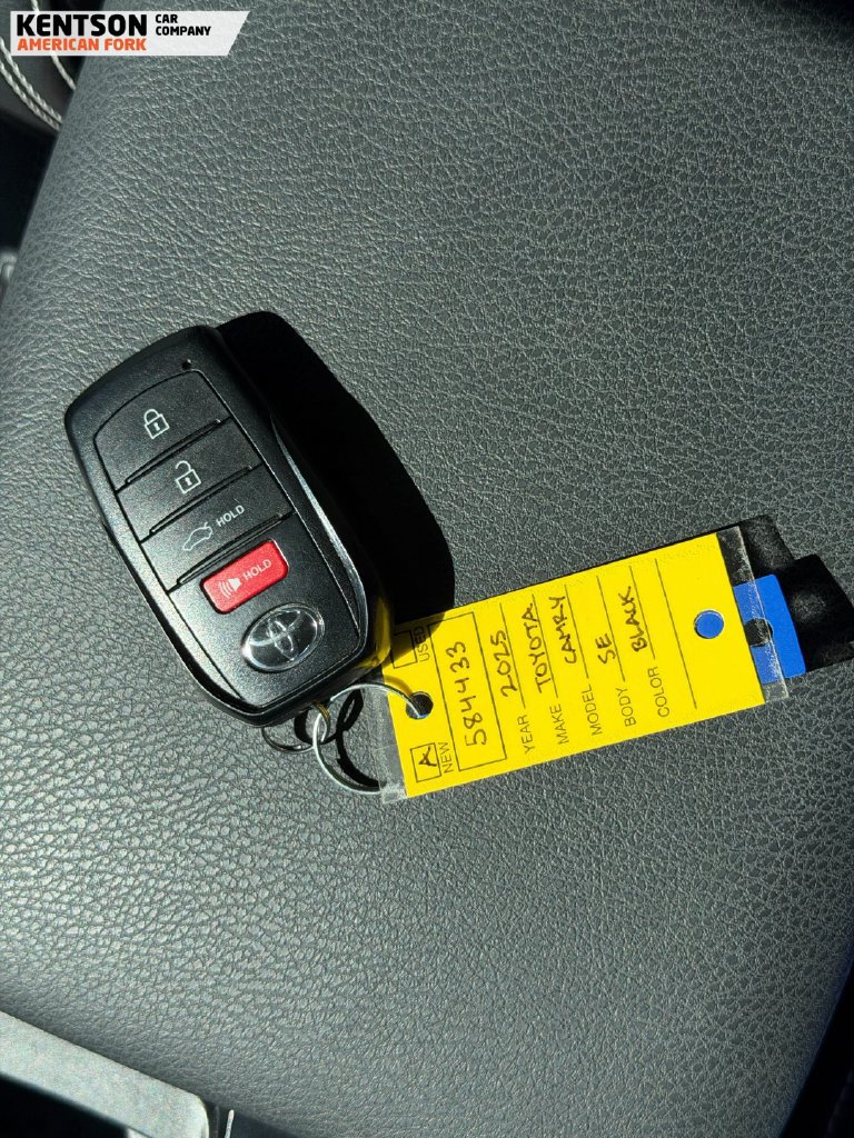 Used 2025 Toyota Camry SE FWD image 35