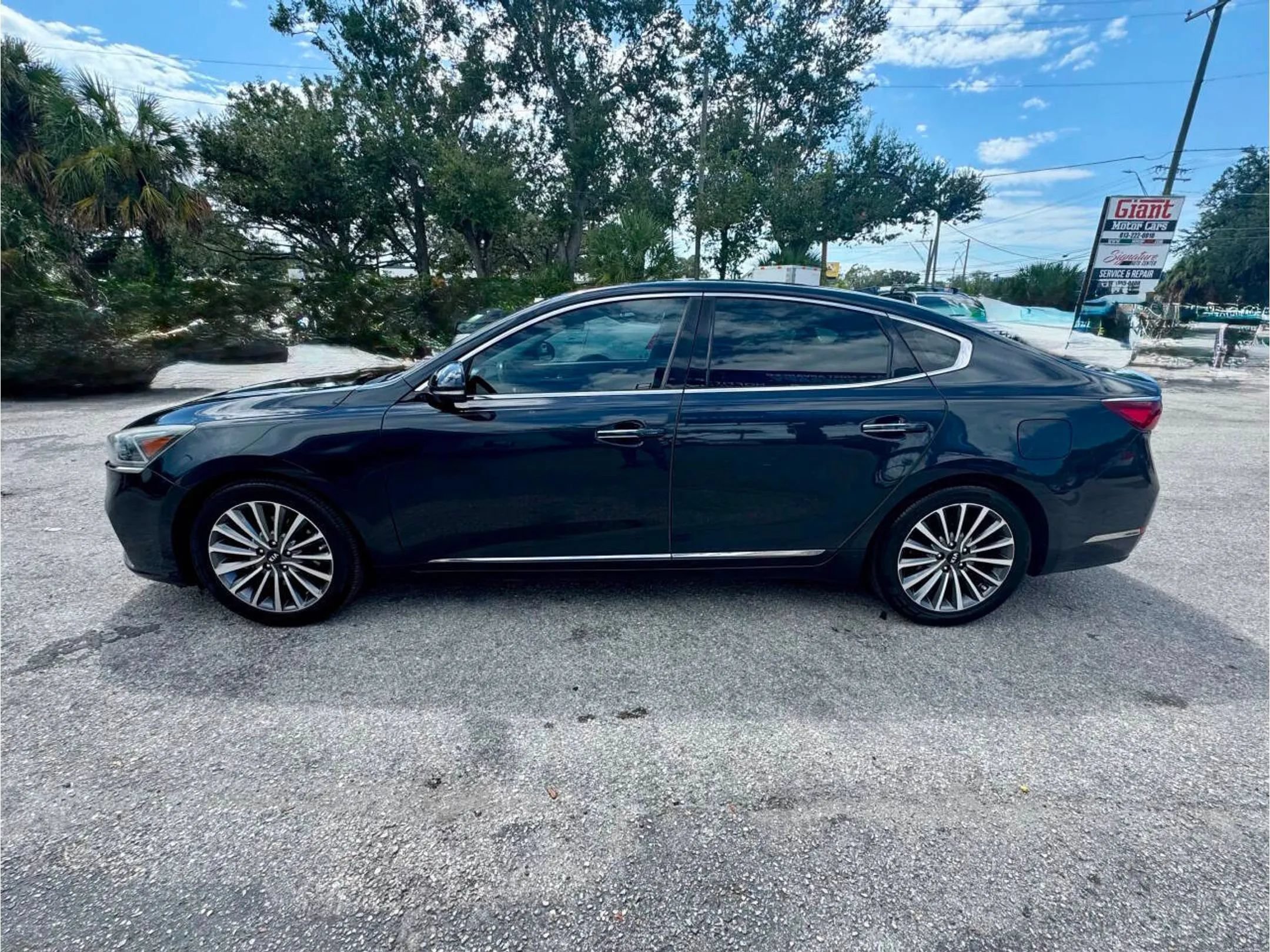 Used 2017 Kia Cadenza Premium FWD image 10