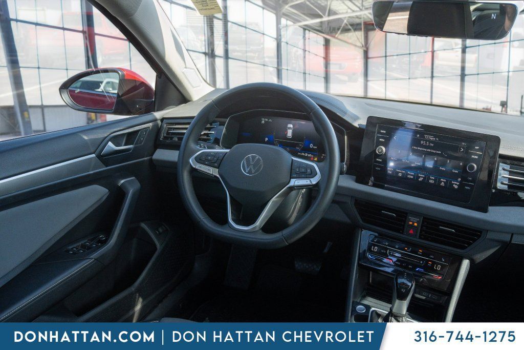 Used 2025 Volkswagen Jetta SE FWD image 20